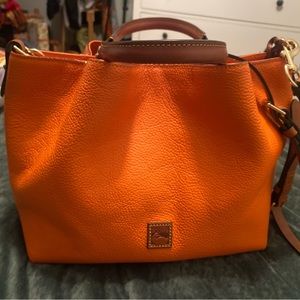 Dooney & Bourke Pebble Grain Large Barlow